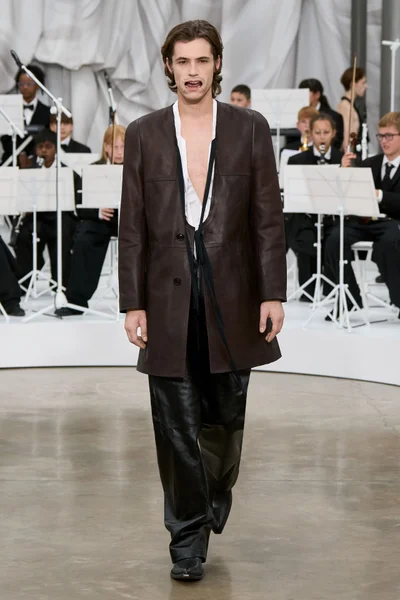 Look 8